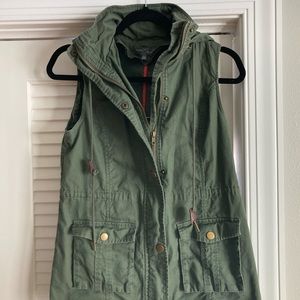 Market & Spruce vest